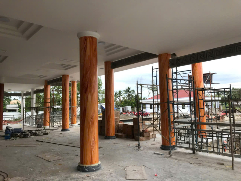 so sánh sơn giả gỗ và gỗ thật ngoài trời