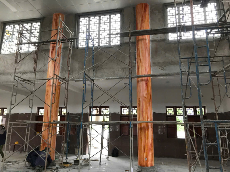so sánh sơn giả gỗ và gỗ thật ngoài trời